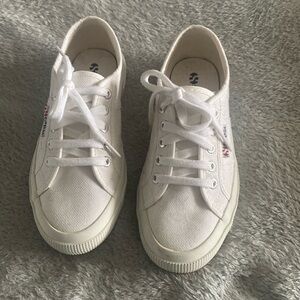 Superga white tennis shoes